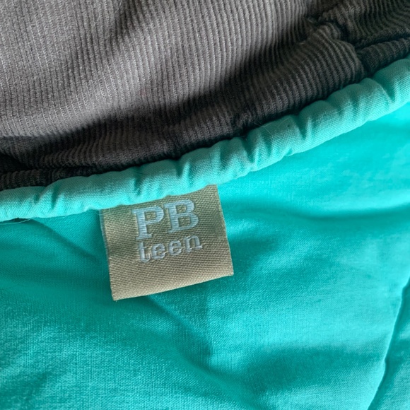 Pottery Barn Teen Quilt and shams - Picture 5 of 6